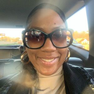 Meet your Posher, Joytika